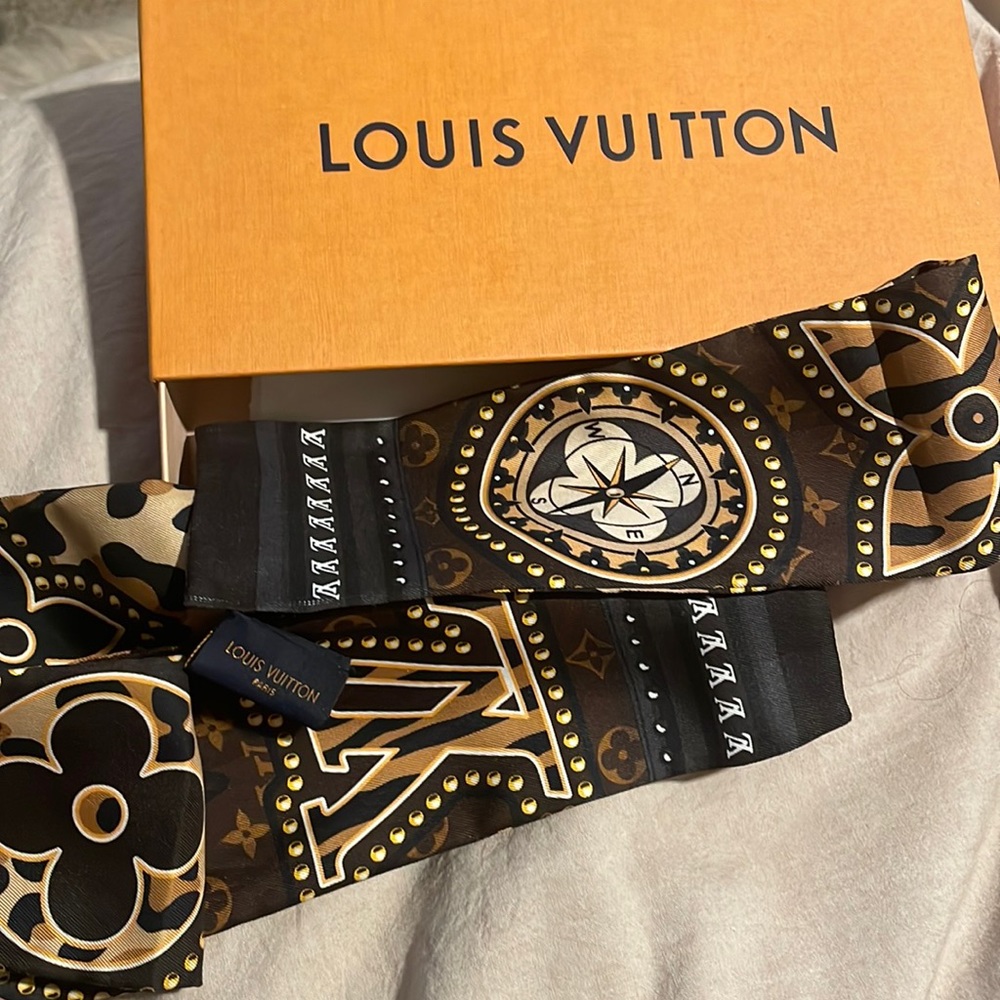 Louis Vuitton headband scarf